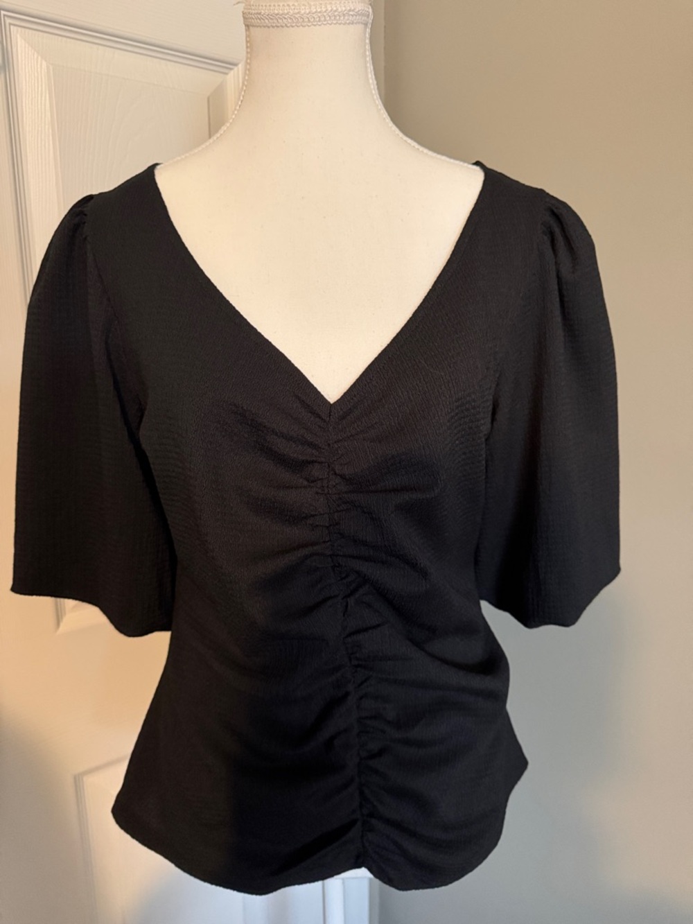 Gibsonlook balloon‎ sleeve, V-neckline,cinch front detail Medium Black top Goth